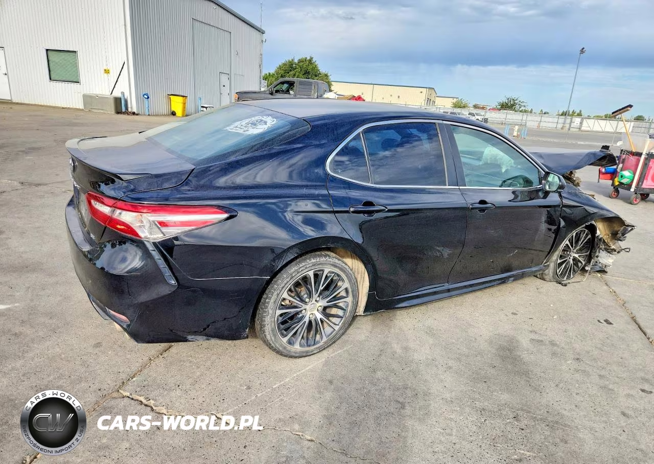 2018 Toyota Camry Se VIN:4T1B11HK4JU083939 - 3