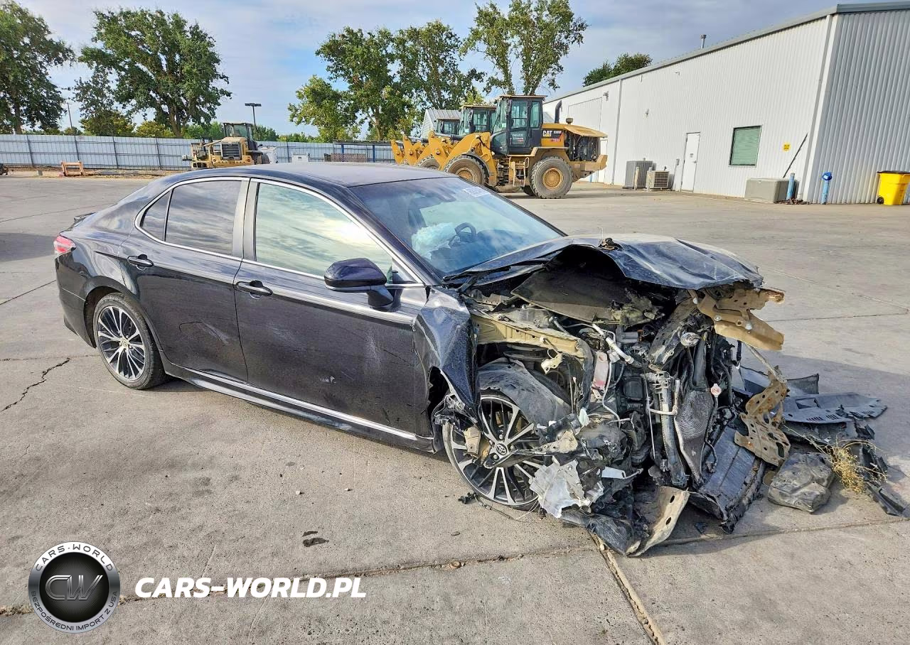 2018 Toyota Camry Se VIN:4T1B11HK4JU083939 - 4