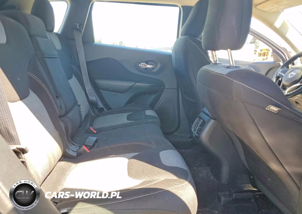 2014 Jeep Cherokee Sport VIN:1C4PJLAS4EW244882 - 11
