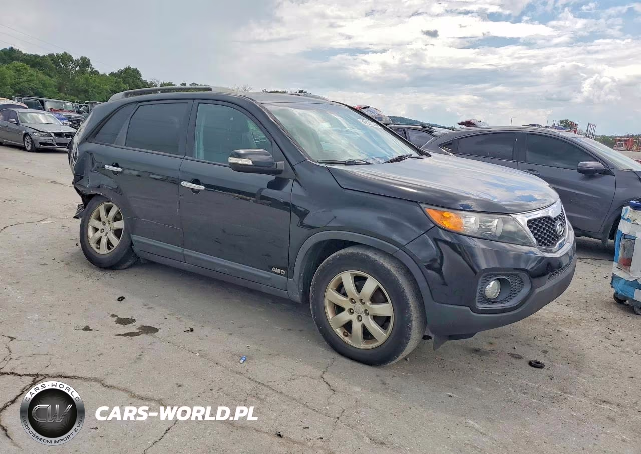 2011 Kia Sorento Lx VIN:5XYKTDA12BG179881 - 4