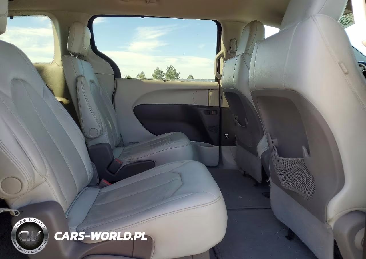 2020 Chrysler Pacifica Touring L VIN:2C4RC1BG4LR276495 - 11