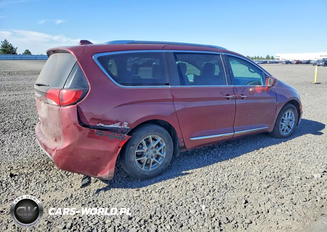 2020 Chrysler Pacifica Touring L VIN:2C4RC1BG4LR276495 - 3