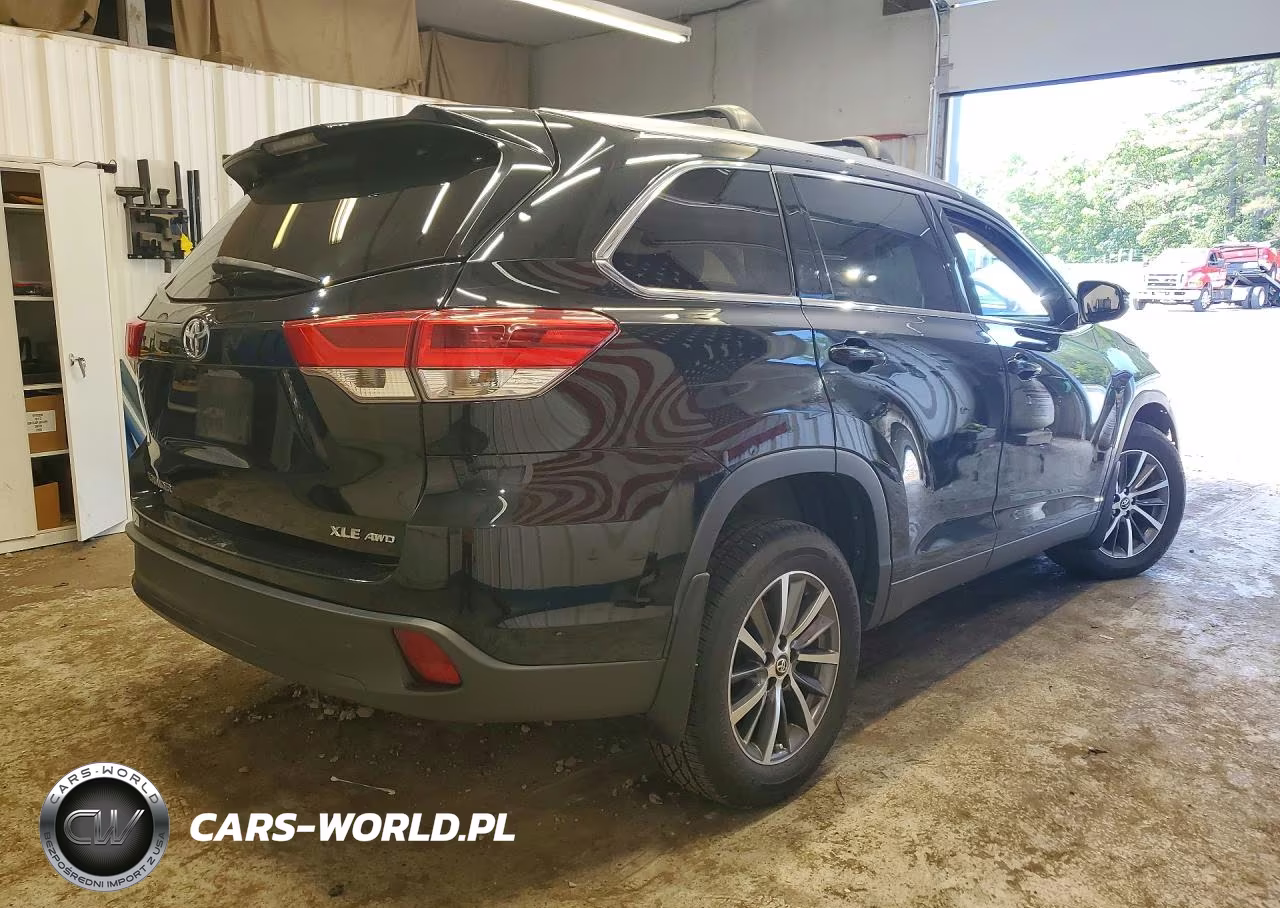 2019 Toyota Highlander Xle VIN:5TDJZRFH1KS616172 - 3