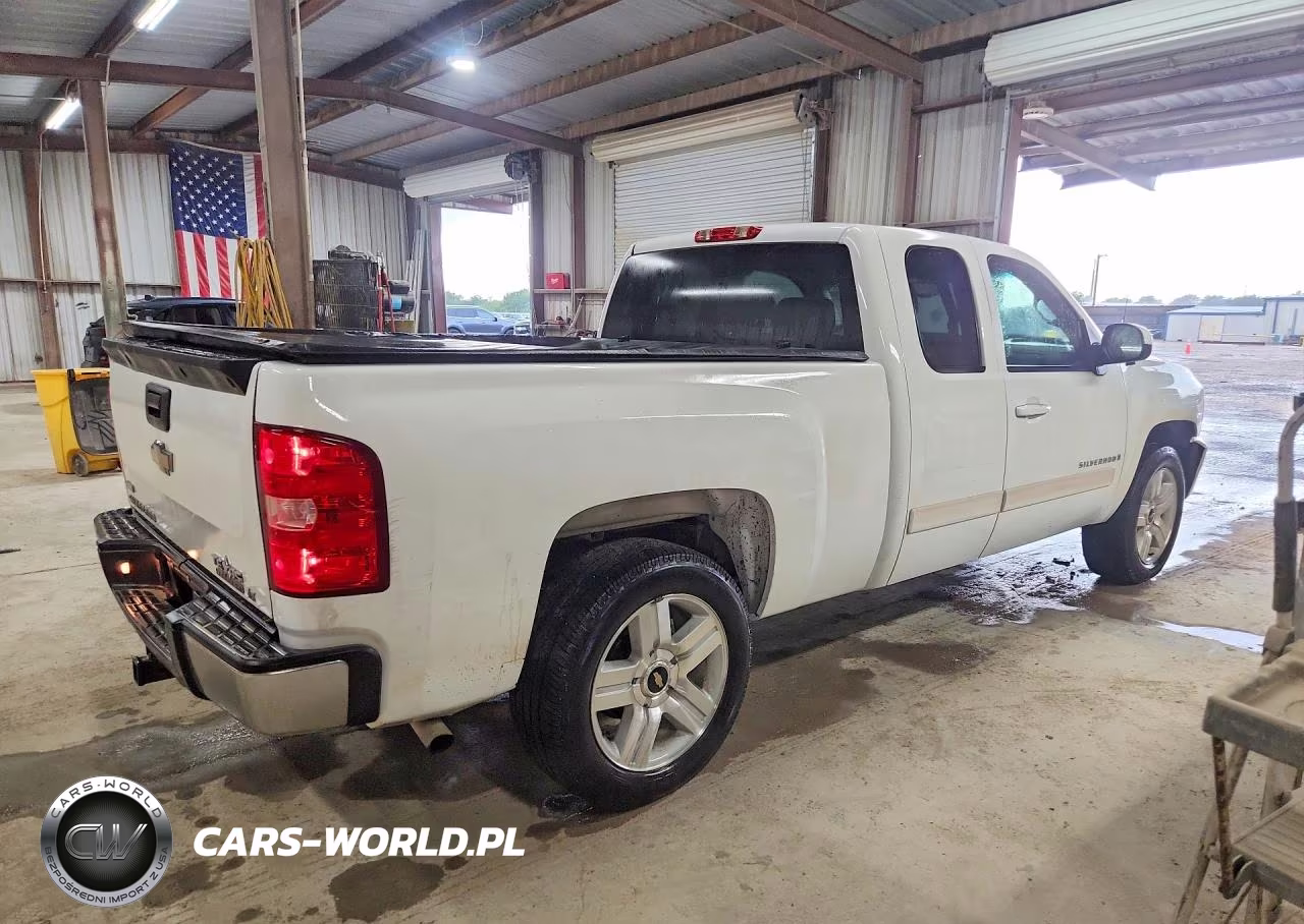 2008 Chevrolet Silverado C1500 VIN:2GCEC190X81327219 - 3