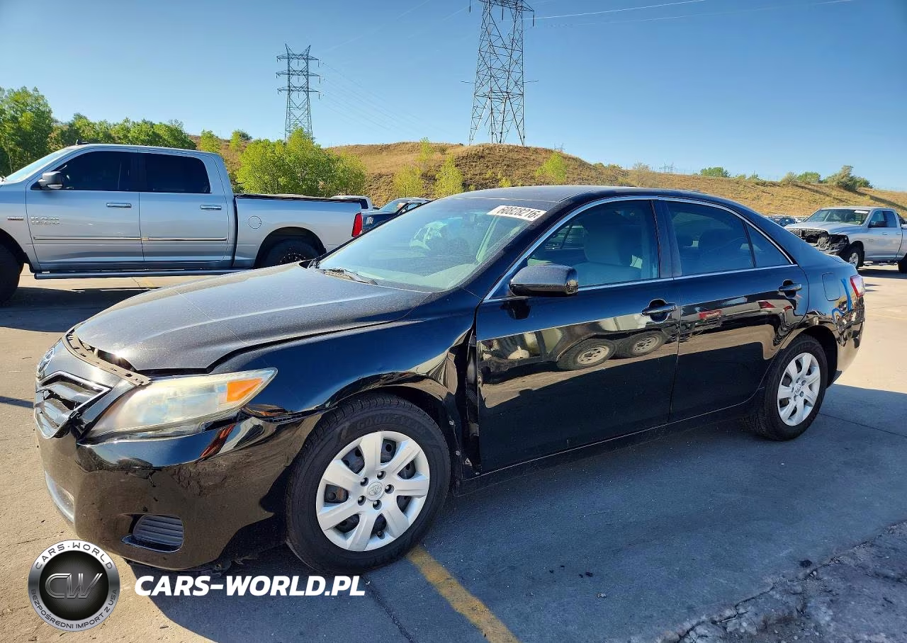 2011 Toyota Camry Le – zdjęcie 1 z 12
