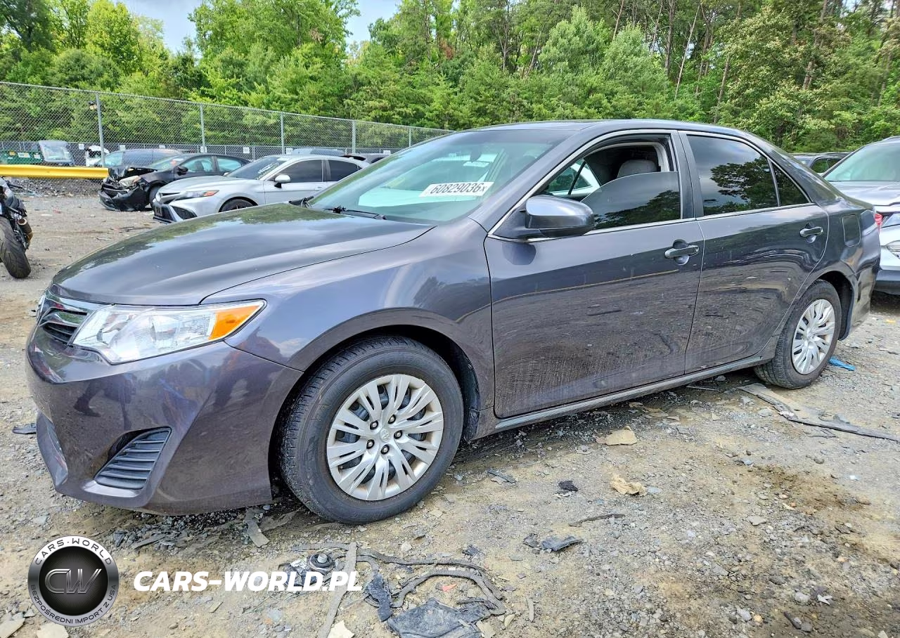 2013 Toyota Camry Le – zdjęcie 1 z 12