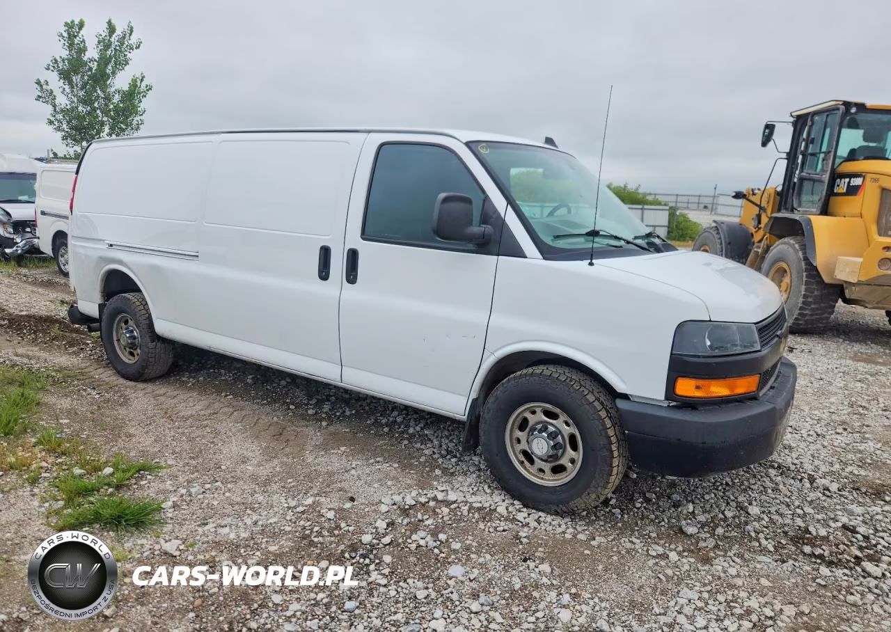 2018 Chevrolet Express G3500 VIN:1GCZGHFG0J1335194 - 4