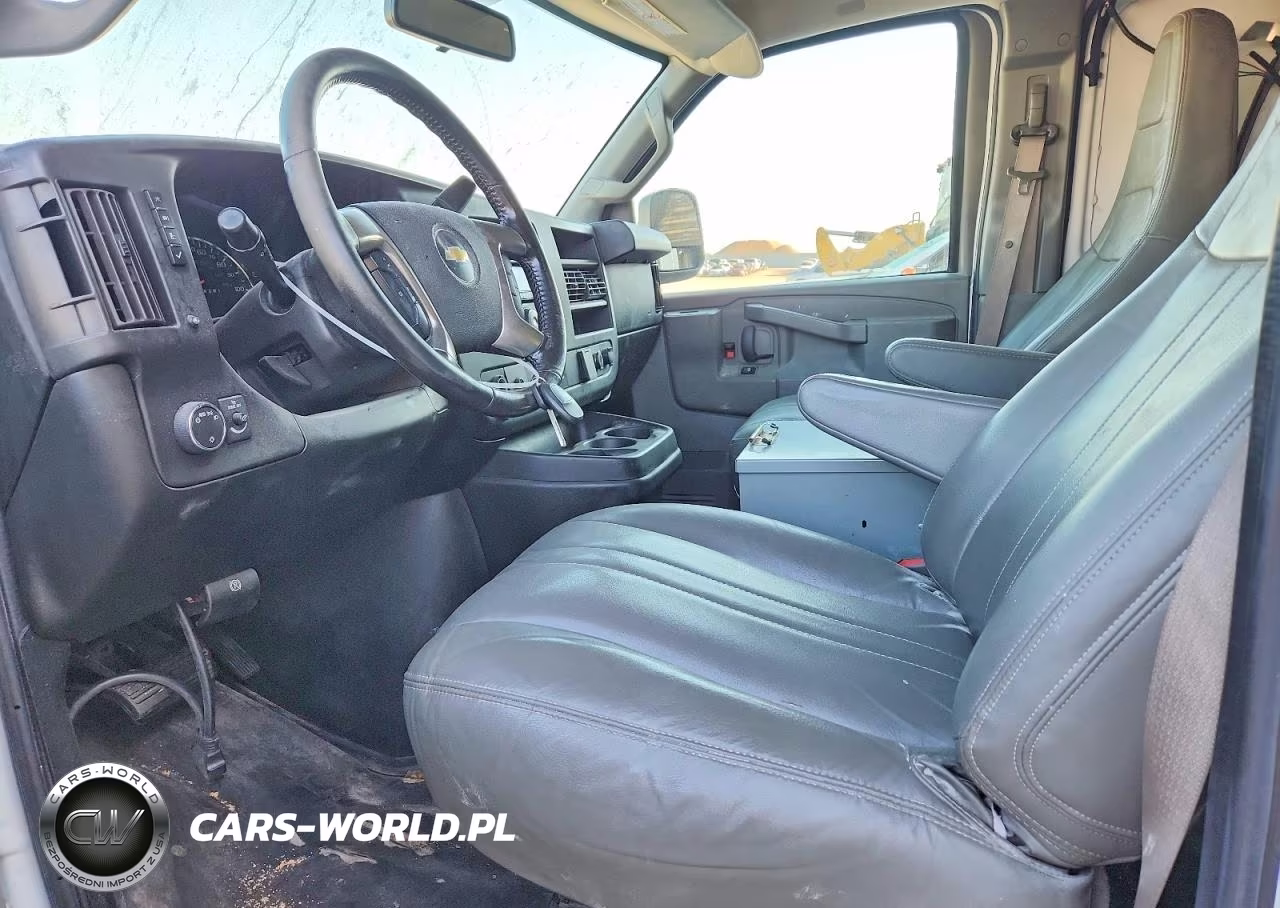 2018 Chevrolet Express G3500 VIN:1GCZGHFG0J1335194 - 7