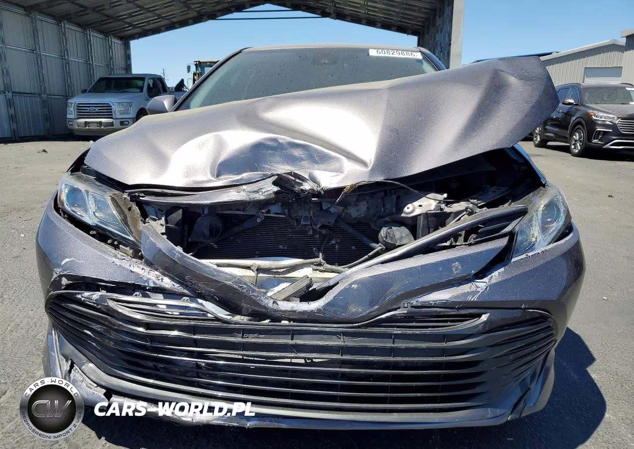 2019 Toyota Camry Le VIN:4T1B11HK4KU779251 - 5