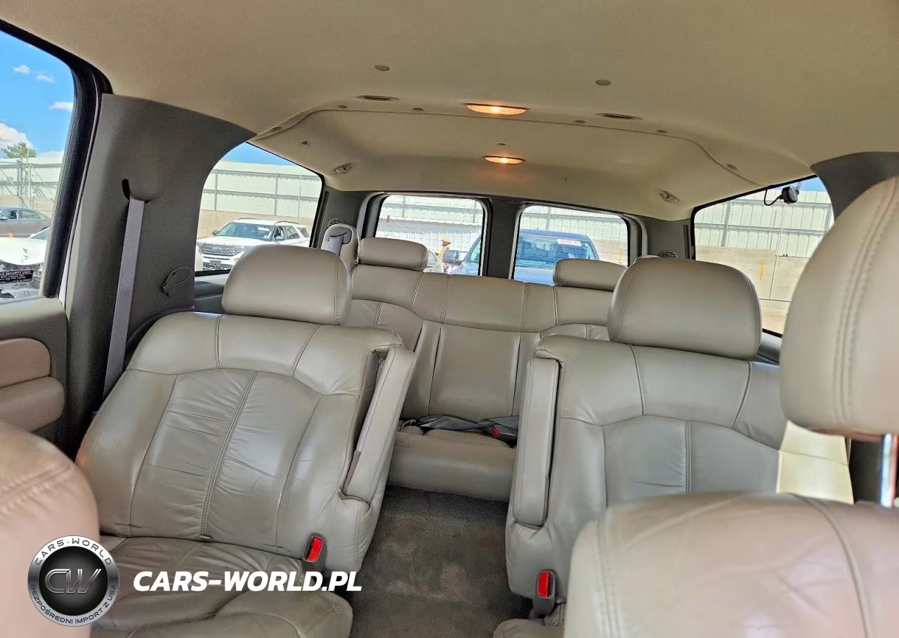 2001 Chevrolet Suburban VIN:3GNFK16T11G179617 - 10