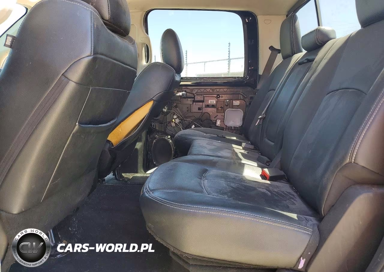 2019 Ram 1500 Classic Laramie VIN:1C6RR7NM6KS726221 - 10