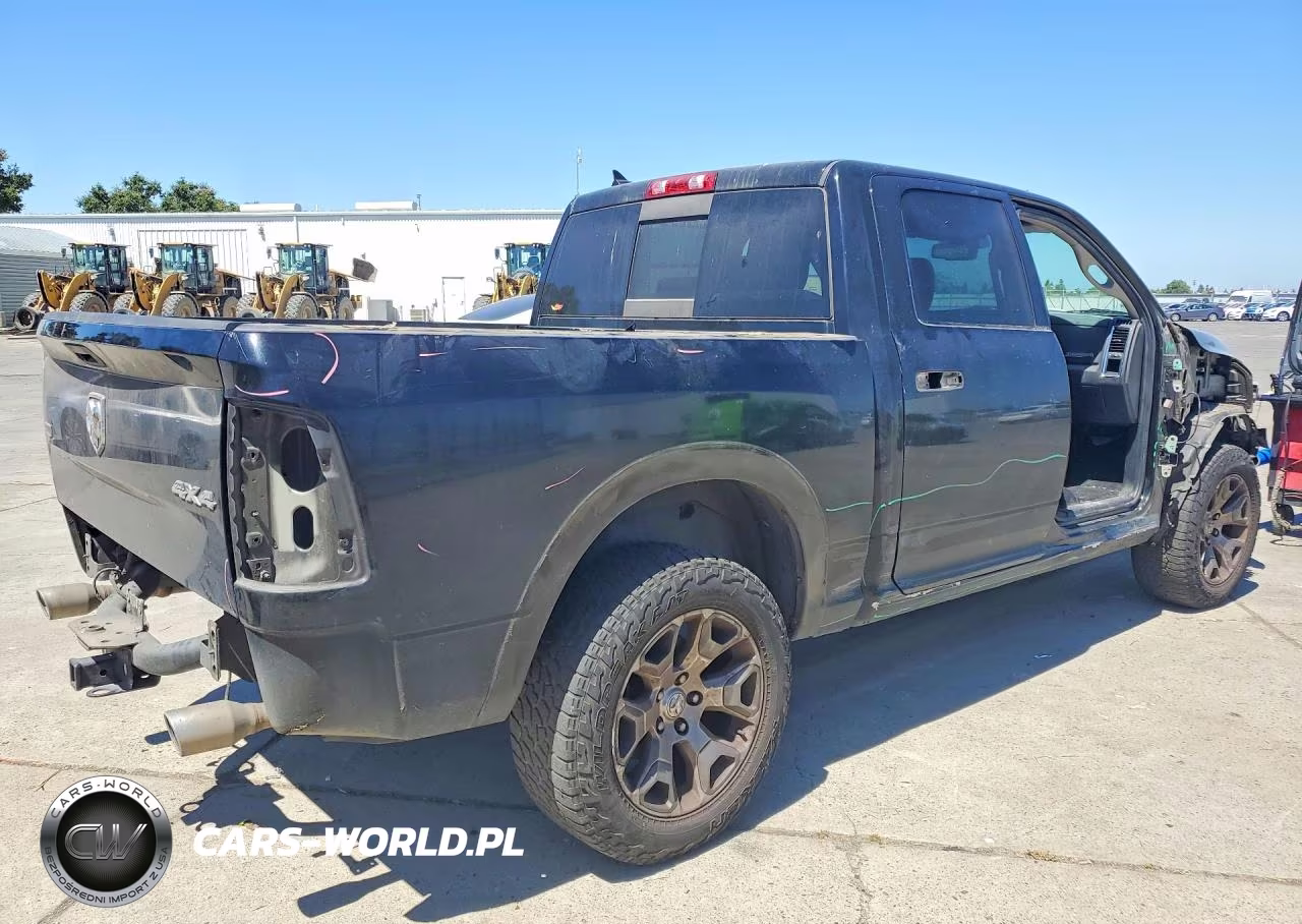 2019 Ram 1500 Classic Laramie VIN:1C6RR7NM6KS726221 - 3