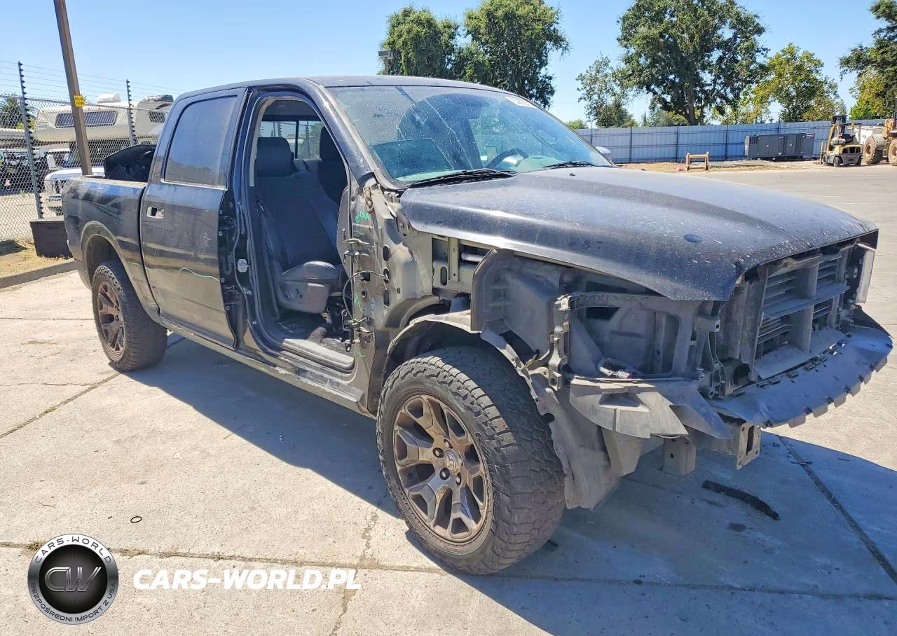 2019 Ram 1500 Classic Laramie VIN:1C6RR7NM6KS726221 - 4