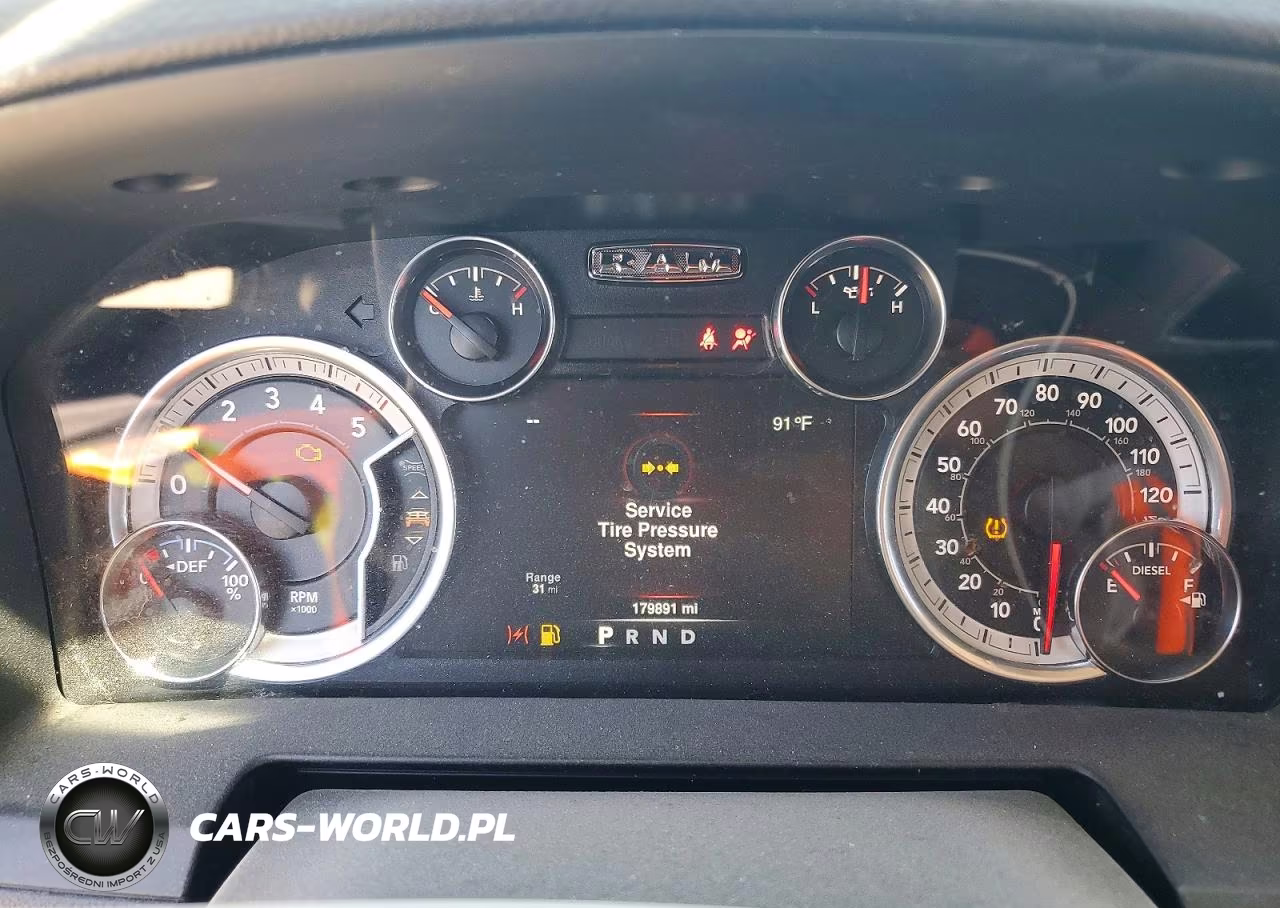 2019 Ram 1500 Classic Laramie VIN:1C6RR7NM6KS726221 - 9
