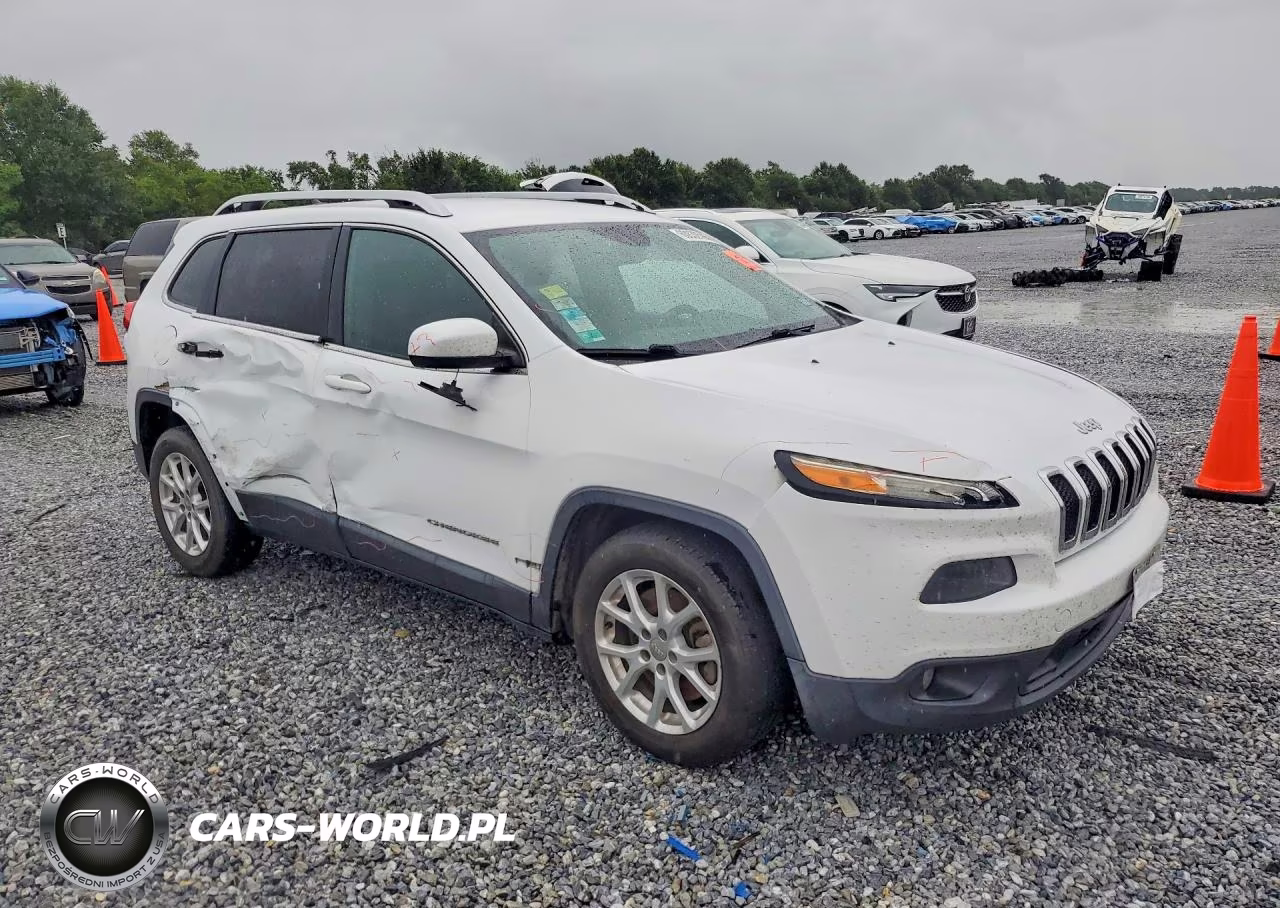 2014 Jeep Cherokee Latitude VIN:1C4PJLCB9EW101746 - 4