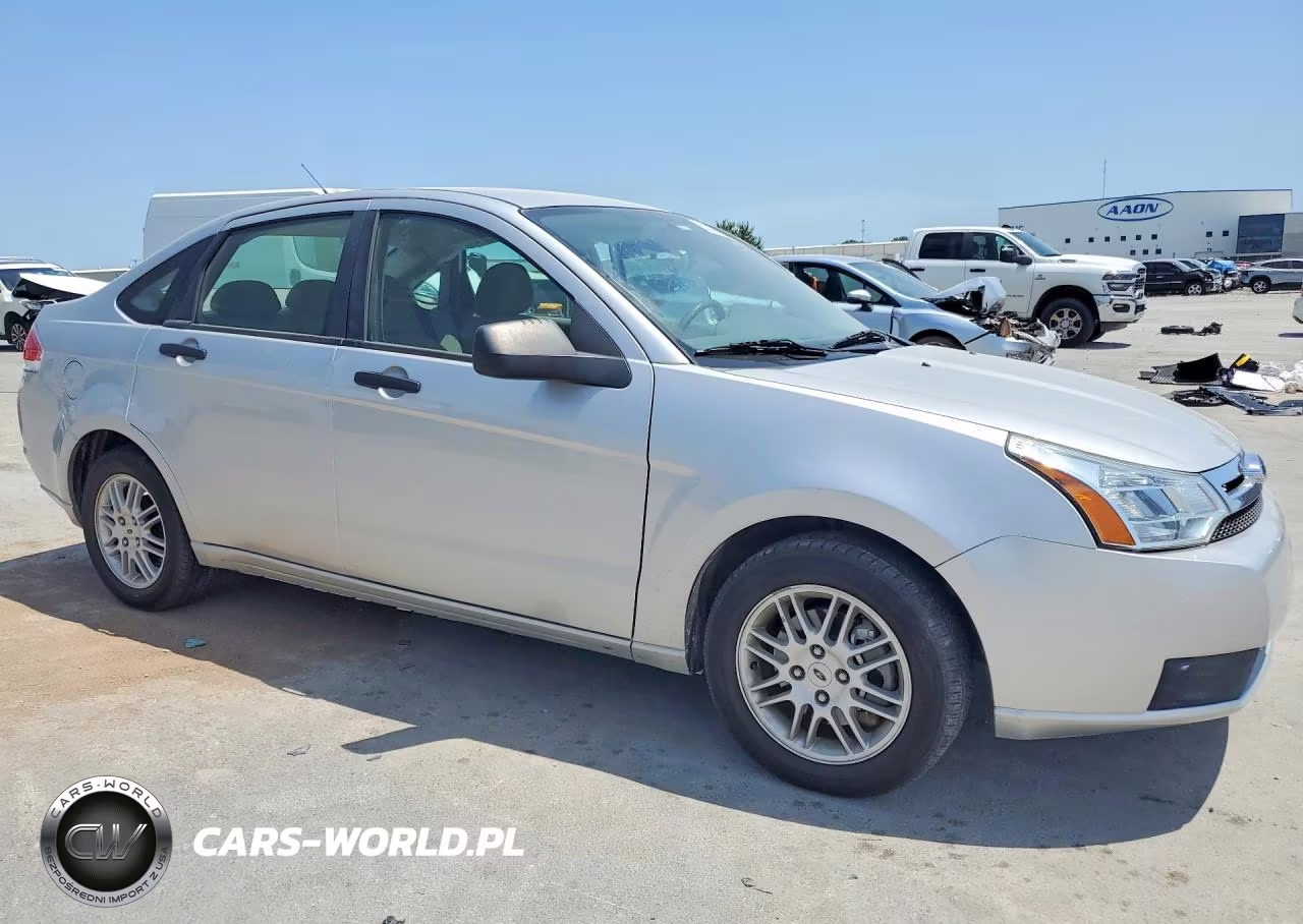 2010 Ford Focus Se VIN:1FAHP3FN4AW199853 - 4
