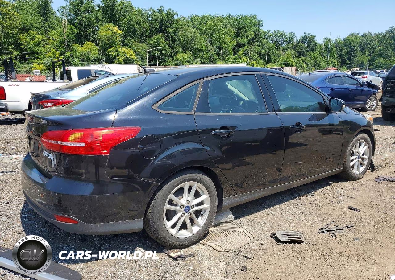 2016 Ford Focus Se VIN:1FADP3F23GL288067 - 3