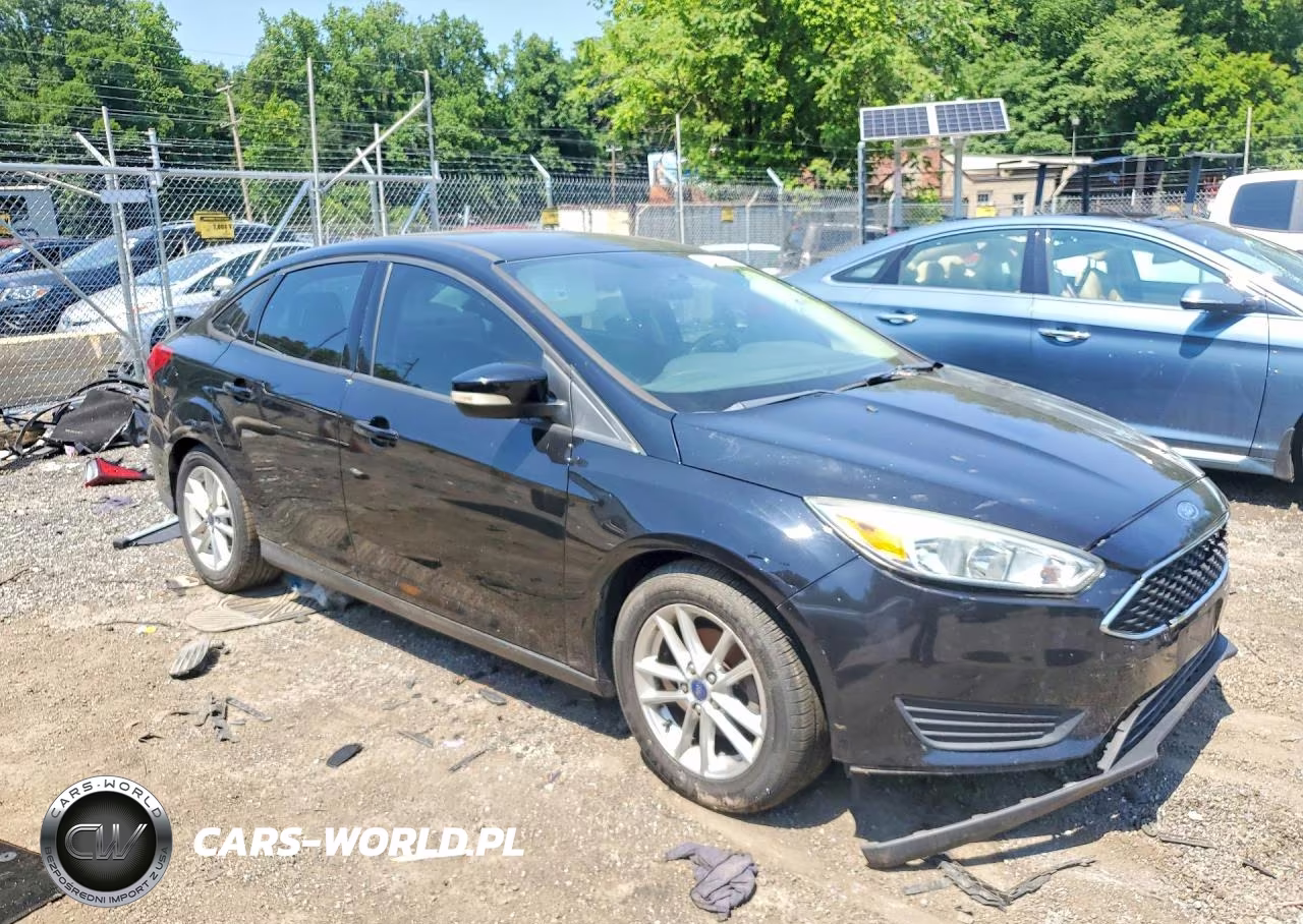 2016 Ford Focus Se VIN:1FADP3F23GL288067 - 4