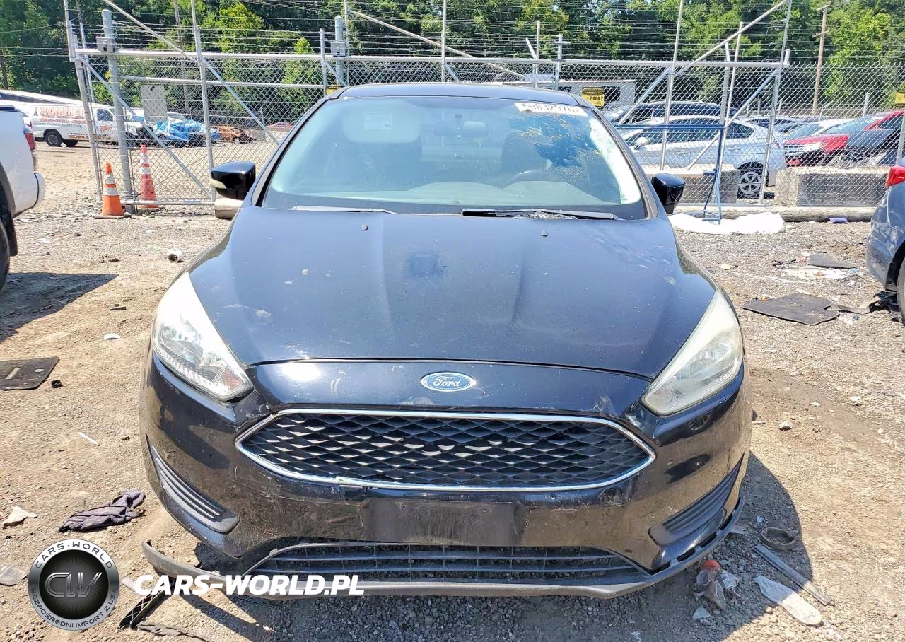 2016 Ford Focus Se VIN:1FADP3F23GL288067 - 5