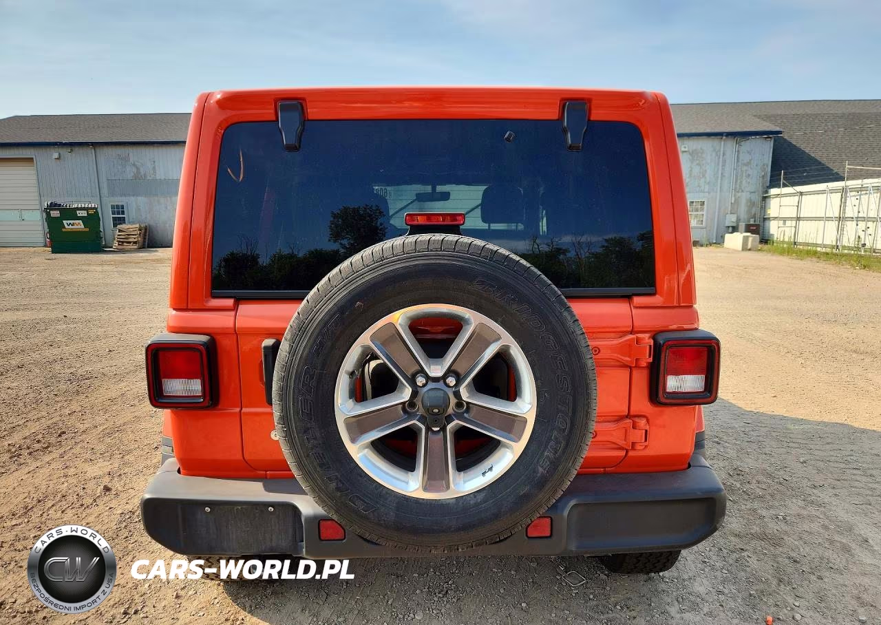 2020 Jeep Wrangler Unlimited Sahara VIN:1C4HJXEN7LW231640 - 6