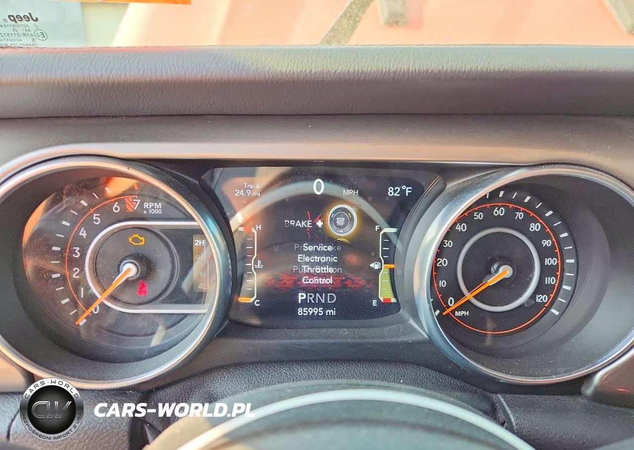 2020 Jeep Wrangler Unlimited Sahara VIN:1C4HJXEN7LW231640 - 9