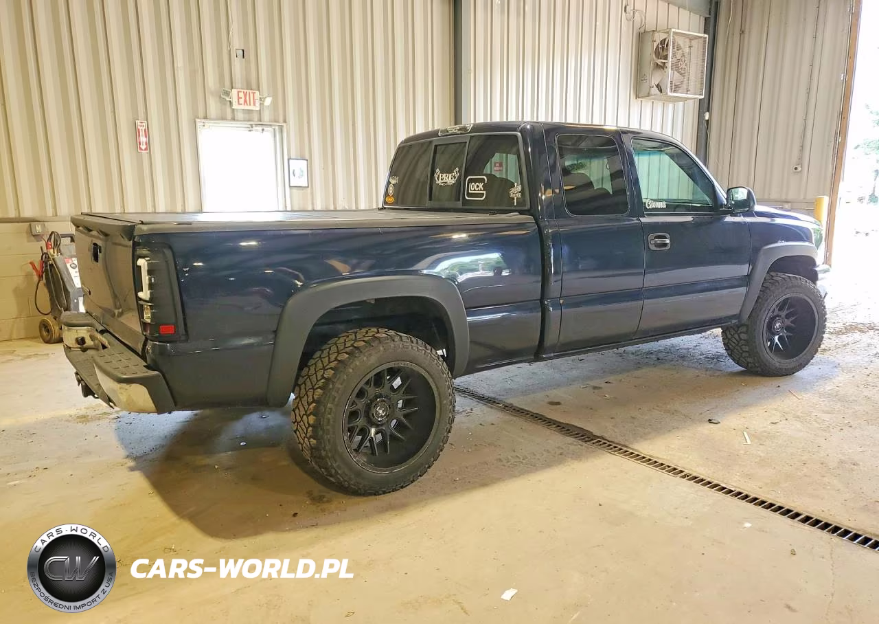 2007 Chevrolet Silverado K1500 Classic VIN:1GCEK19B17E174084 - 3