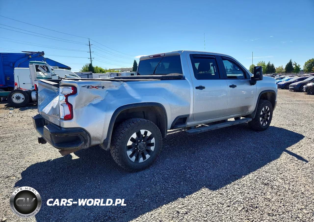 2020 Chevrolet Silverado K2500 Custom VIN:1GC4YME77LF303656 - 3
