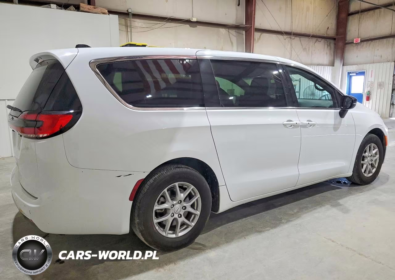 2026 Chrysler Pacifica Select VIN:2C4RC1BG5TR213079 - 3