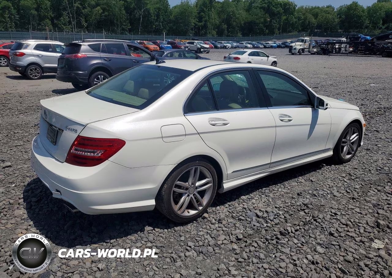 2013 Mercedes-Benz C 300 4Matic VIN:WDDGF8AB1DG083484 - 3