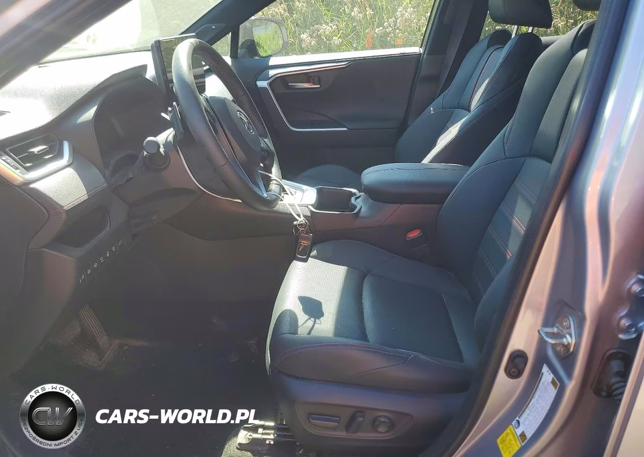 2025 Toyota Rav4 Xse VIN:JTMFB3FV8SD283137 - 7