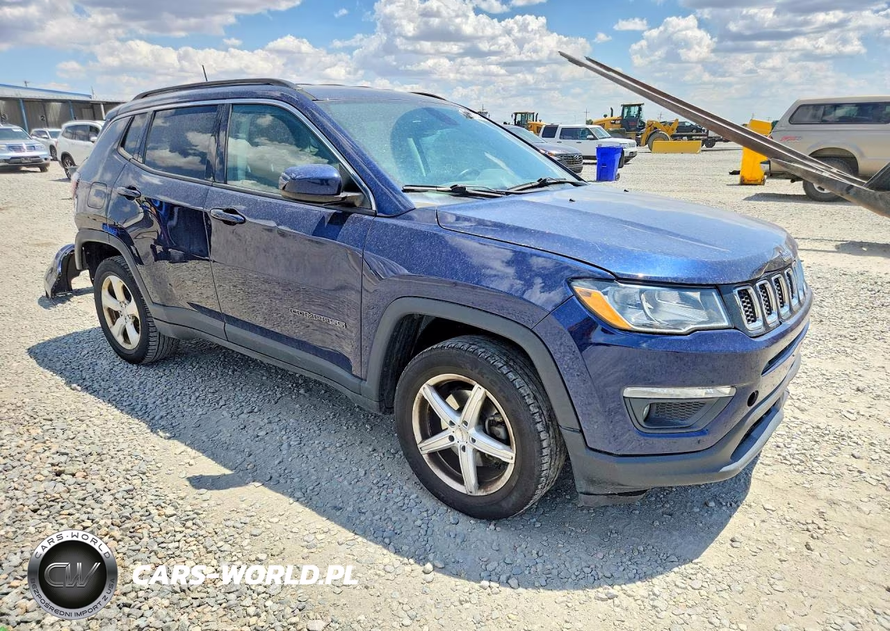 2019 Jeep Compass Latitude VIN:3C4NJDBB3KT628679 - 4