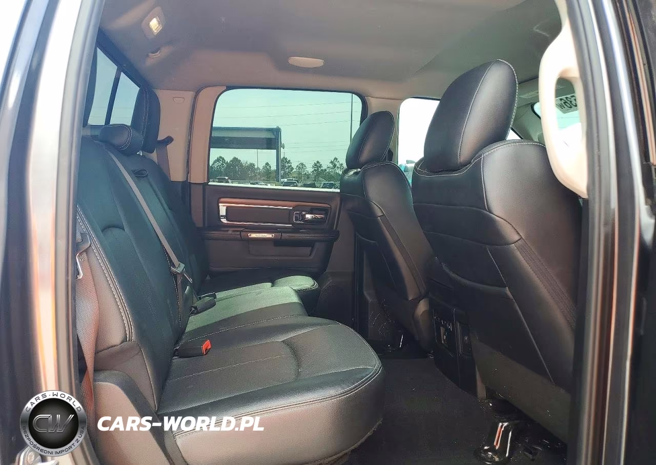 2018 Ram 1500 Laramie VIN:1C6RR7NM9JS353674 - 10