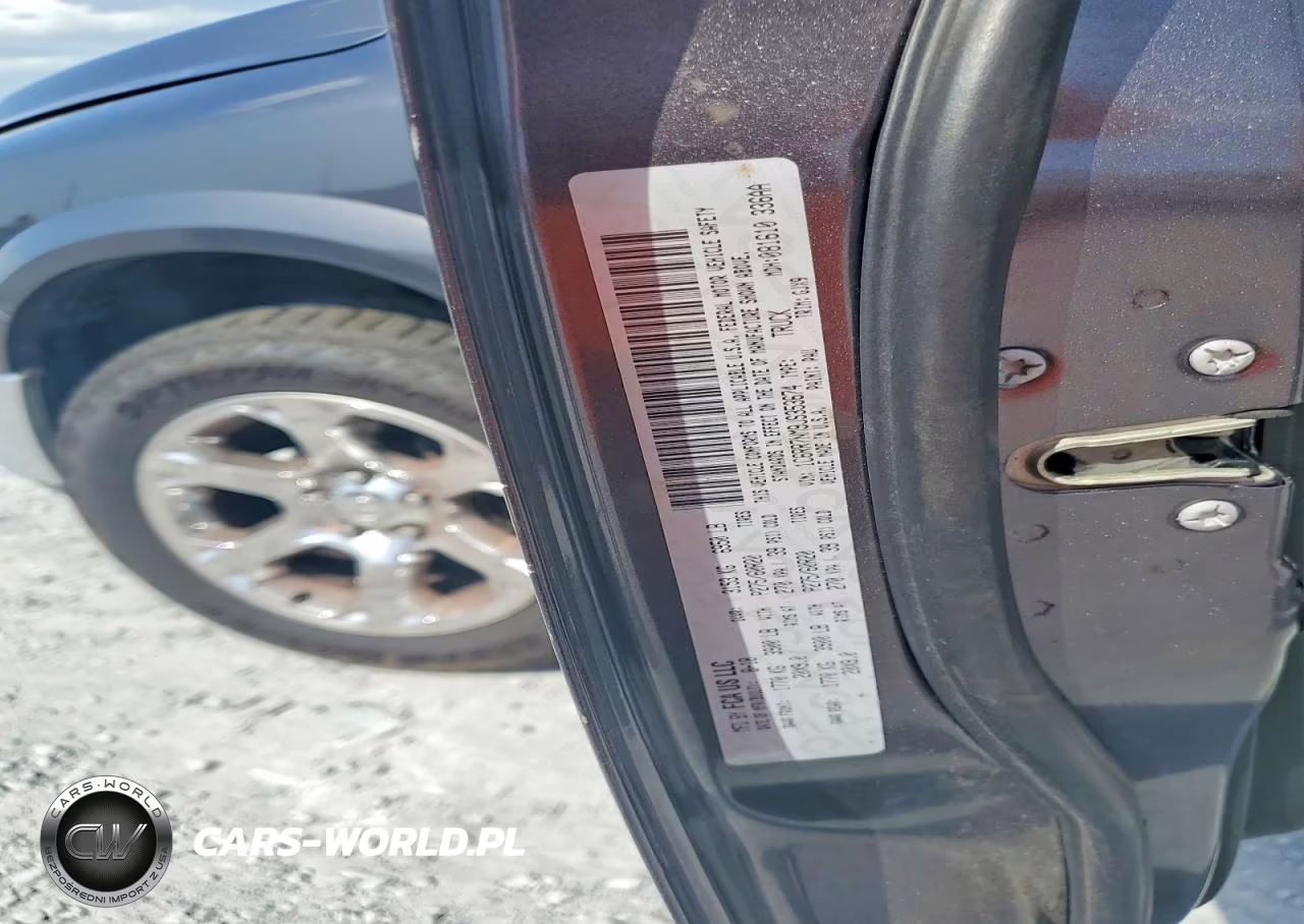 2018 Ram 1500 Laramie VIN:1C6RR7NM9JS353674 - 12