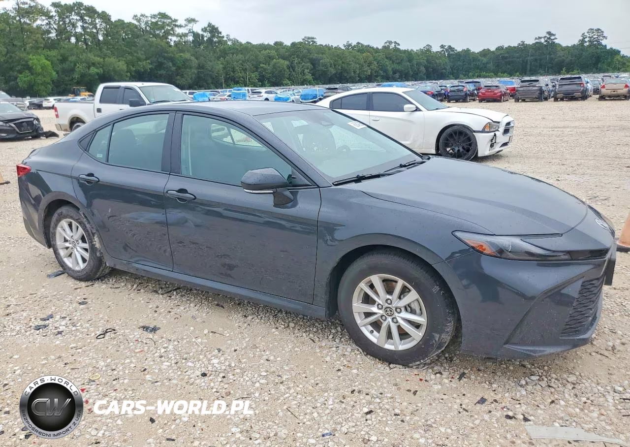 2025 Toyota Camry Le VIN:4T1DAACK3SU136826 - 4