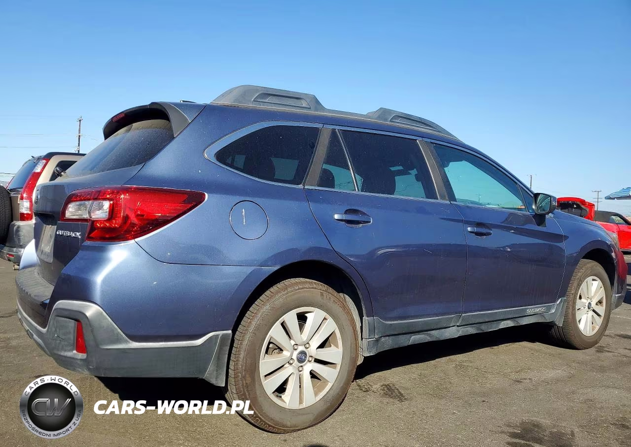 2018 Subaru Outback 2.5I Premium VIN:4S4BSAHC4J3303561 - 3