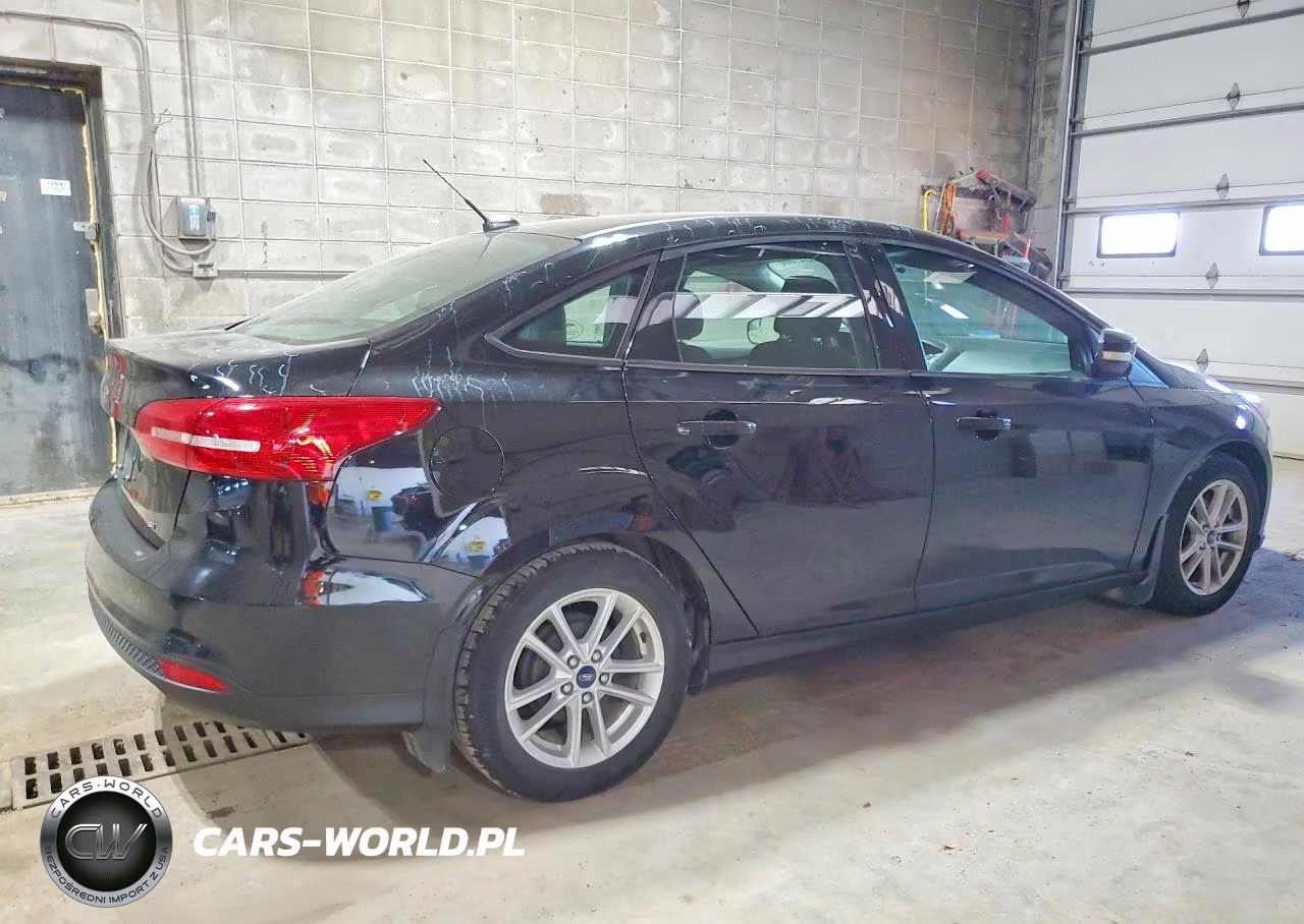 2018 Ford Focus Se VIN:1FADP3F29JL211341 - 3