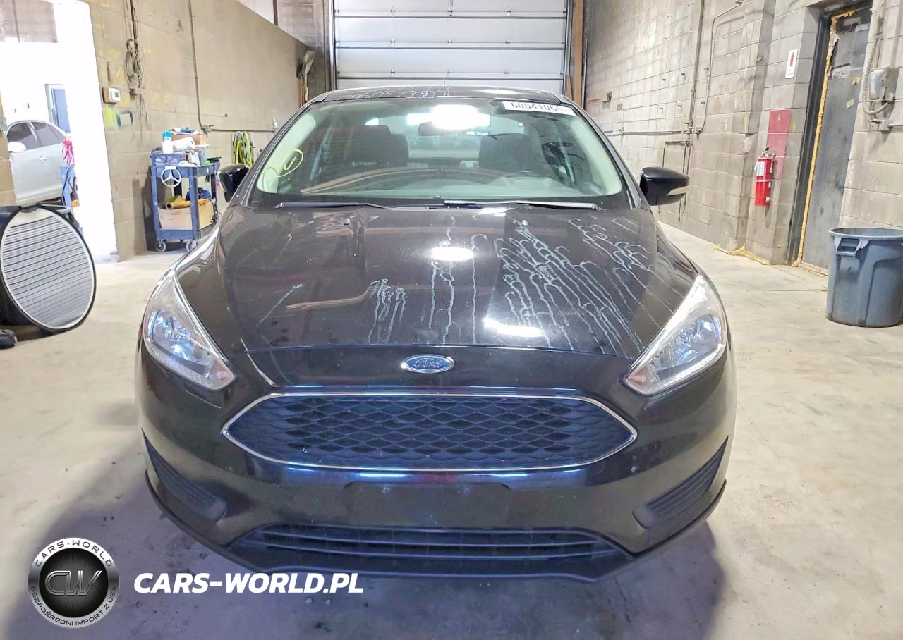 2018 Ford Focus Se VIN:1FADP3F29JL211341 - 5