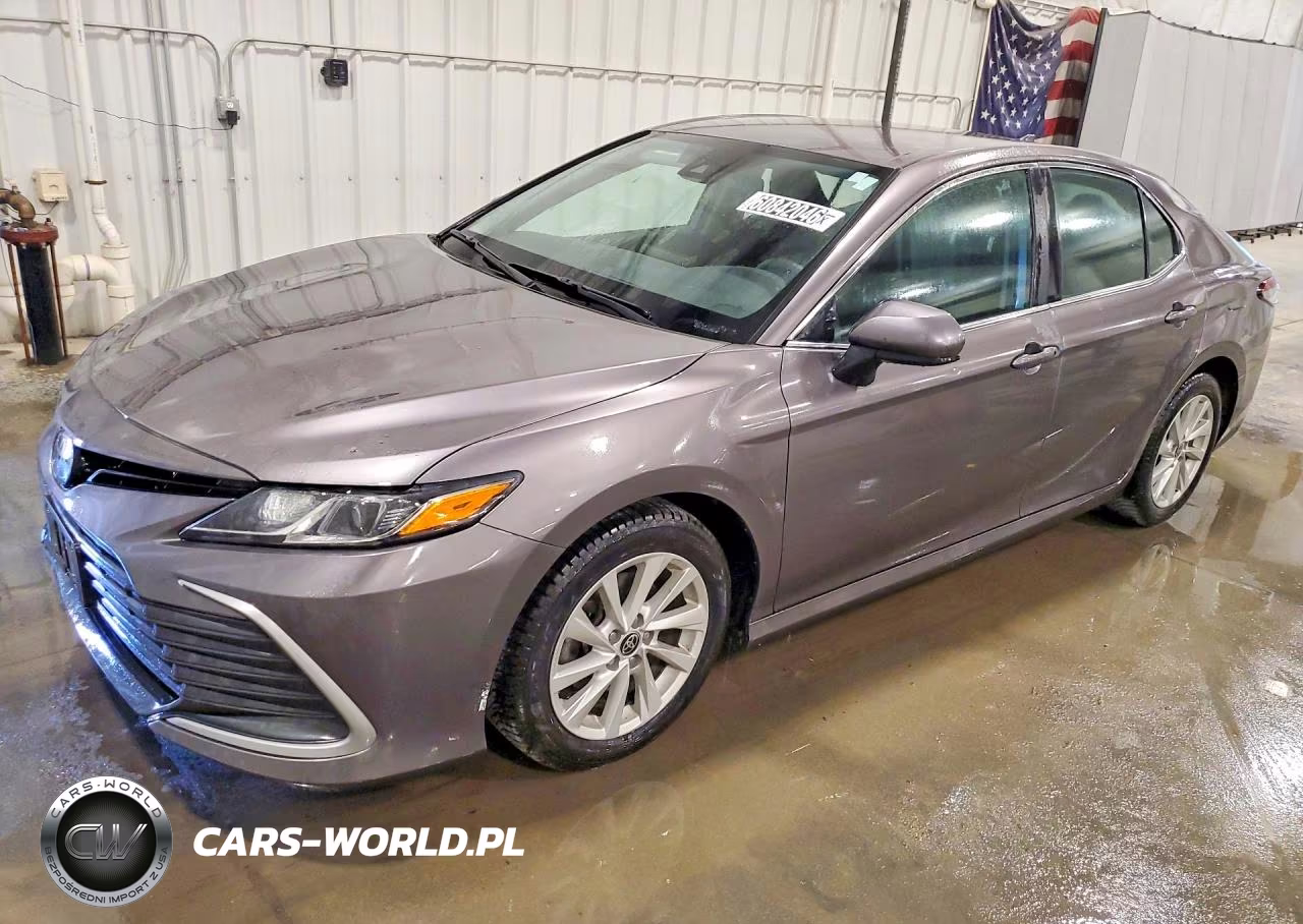 2022 Toyota Camry Le – zdjęcie 1 z 12