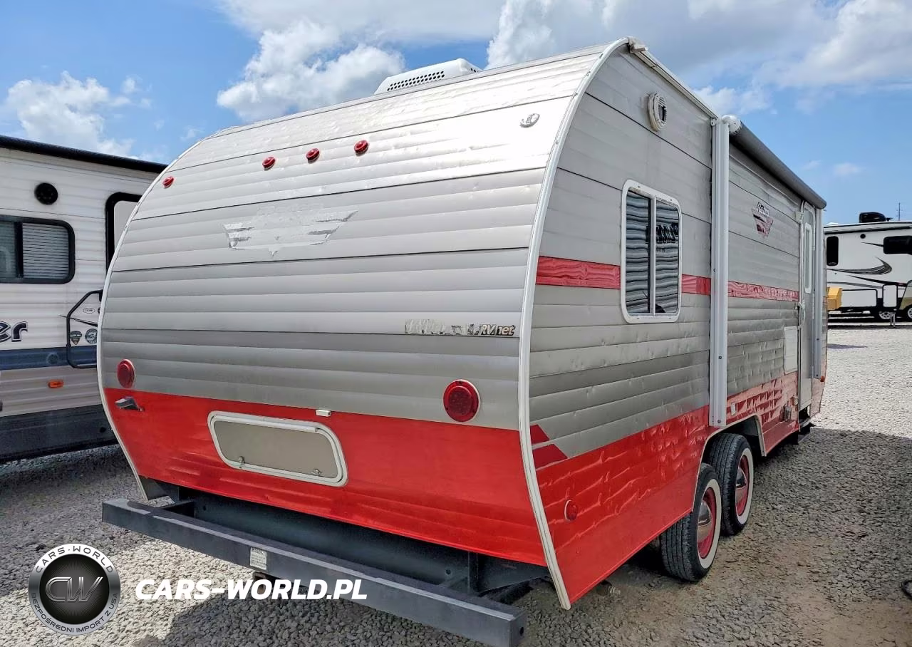2017 Riverside Retro Camper VIN:59CCC342XHL003949 - 4