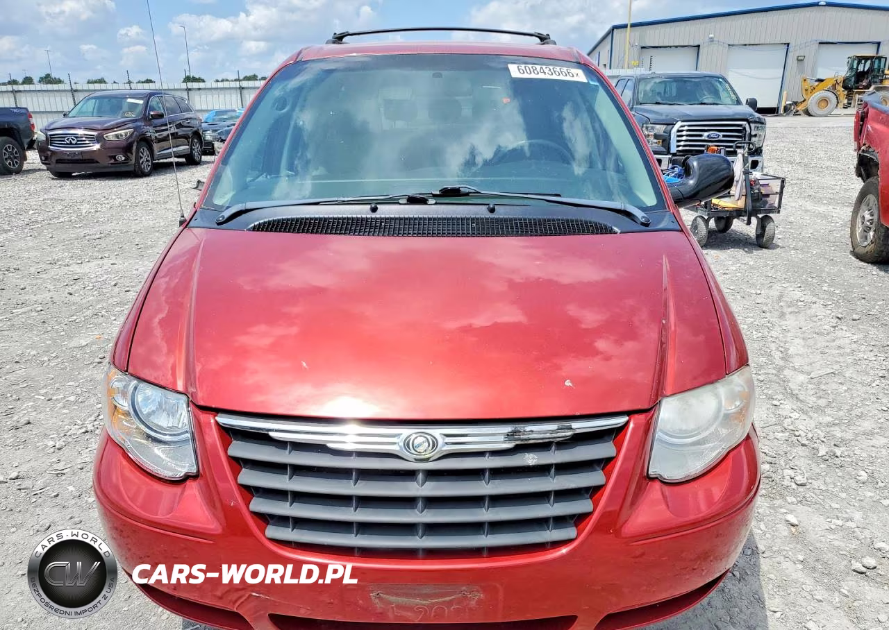 2007 Chrysler Town & Country Touring VIN:2A4GP54L57R305841 - 5