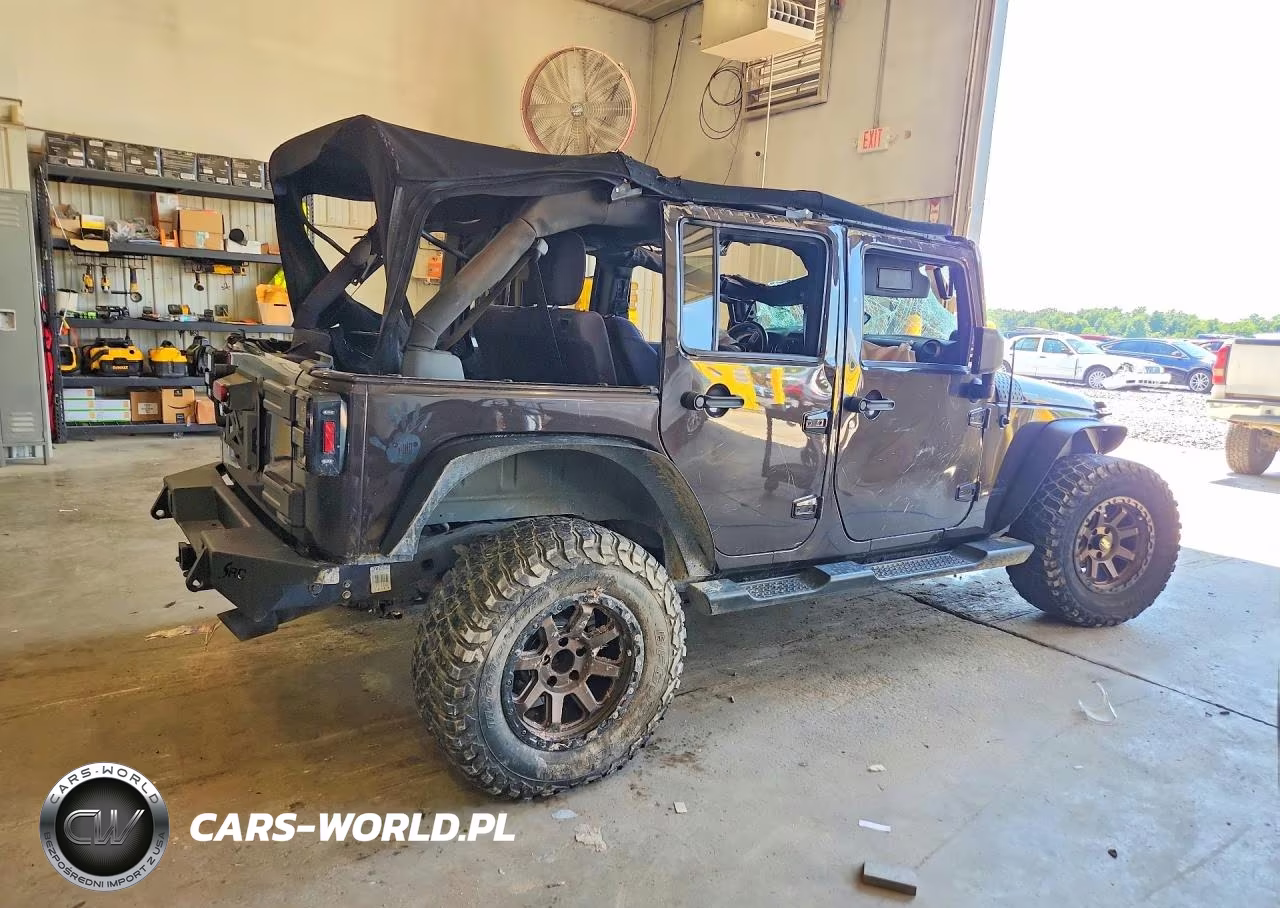 2013 Jeep Wrangler Unlimited Sport VIN:1C4BJWDG2DL682061 - 3