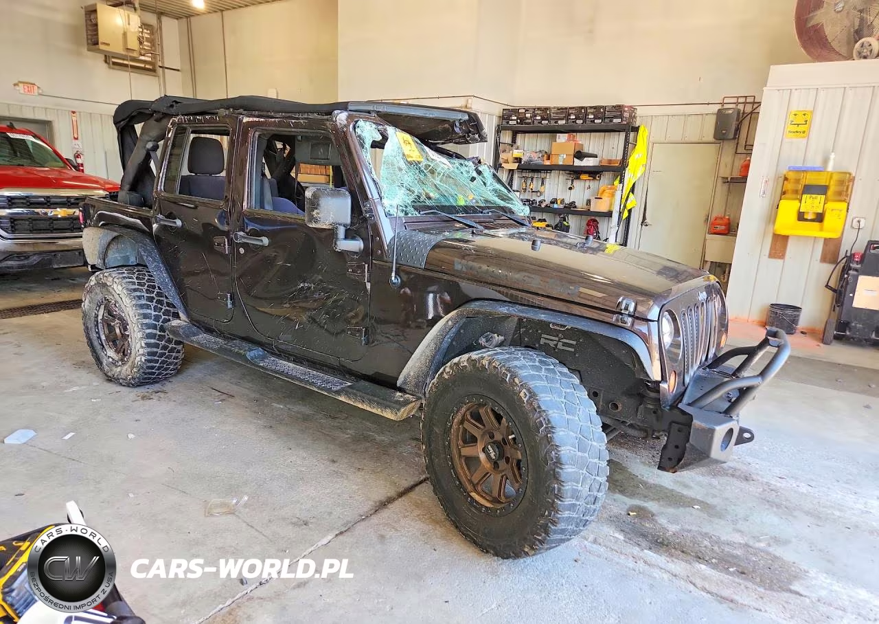 2013 Jeep Wrangler Unlimited Sport VIN:1C4BJWDG2DL682061 - 4
