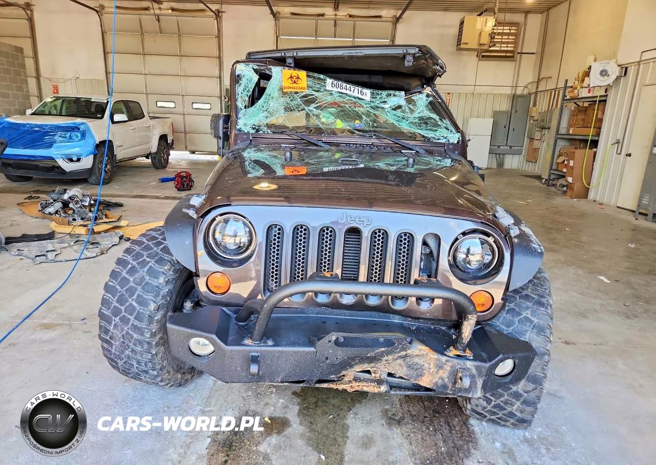 2013 Jeep Wrangler Unlimited Sport VIN:1C4BJWDG2DL682061 - 5