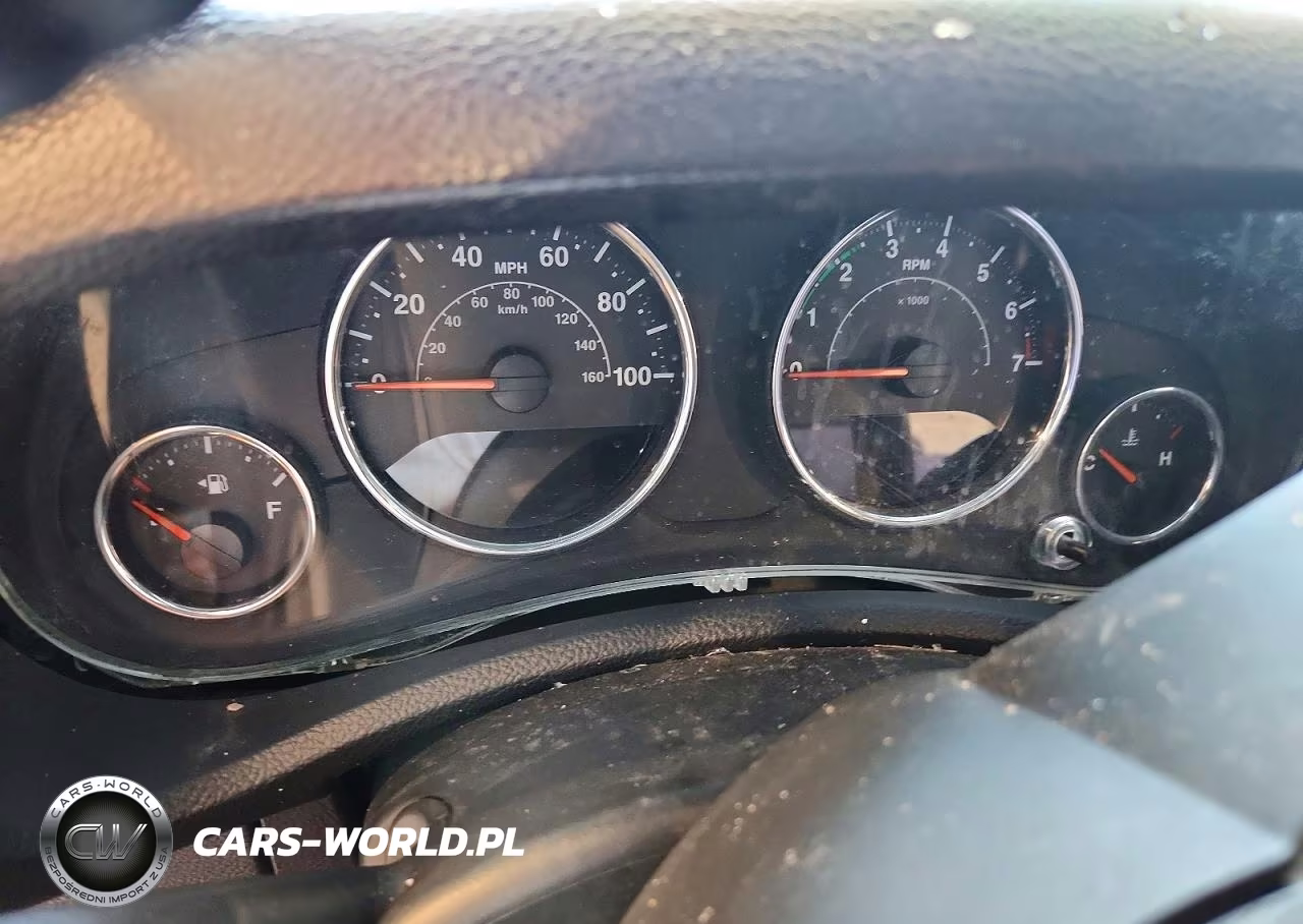 2013 Jeep Wrangler Unlimited Sport VIN:1C4BJWDG2DL682061 - 9