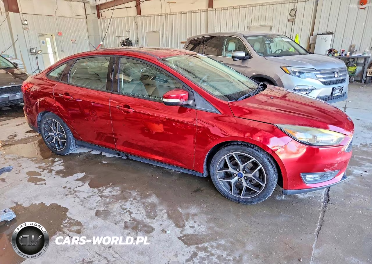 2017 Ford Focus Sel VIN:1FADP3H29HL302391 - 4
