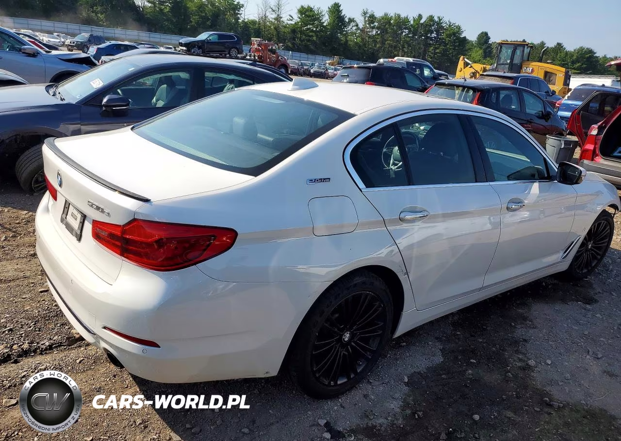 2018 BMW 530Xe VIN:WBAJB1C56JB084906 - 3