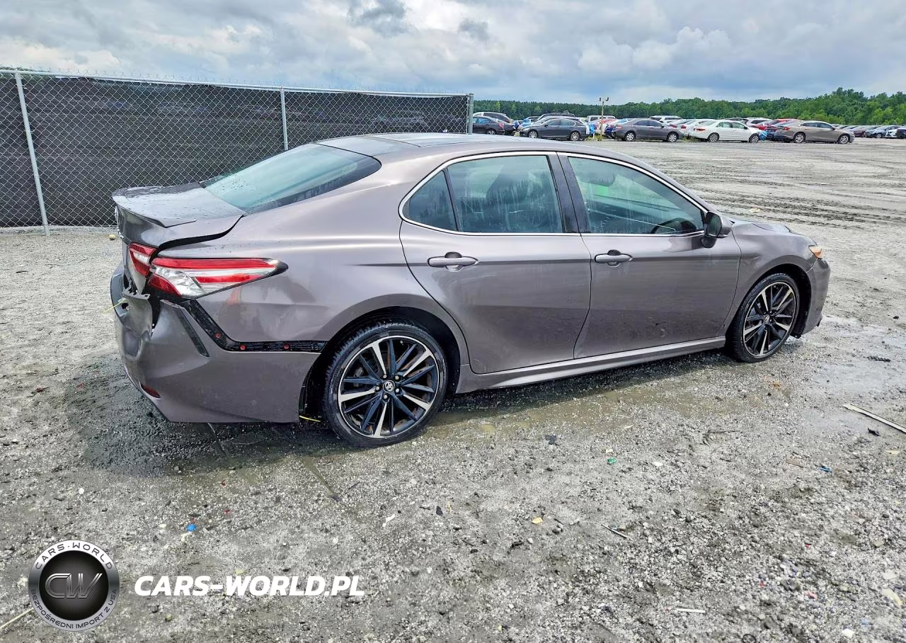 2018 Toyota Camry Xse VIN:4T1B61HK2JU010344 - 3