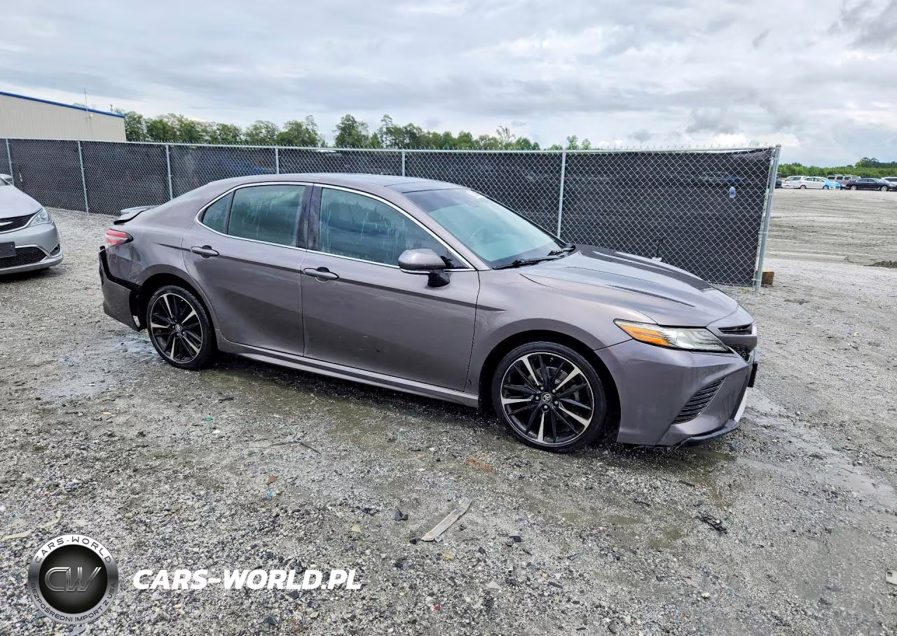 2018 Toyota Camry Xse VIN:4T1B61HK2JU010344 - 4