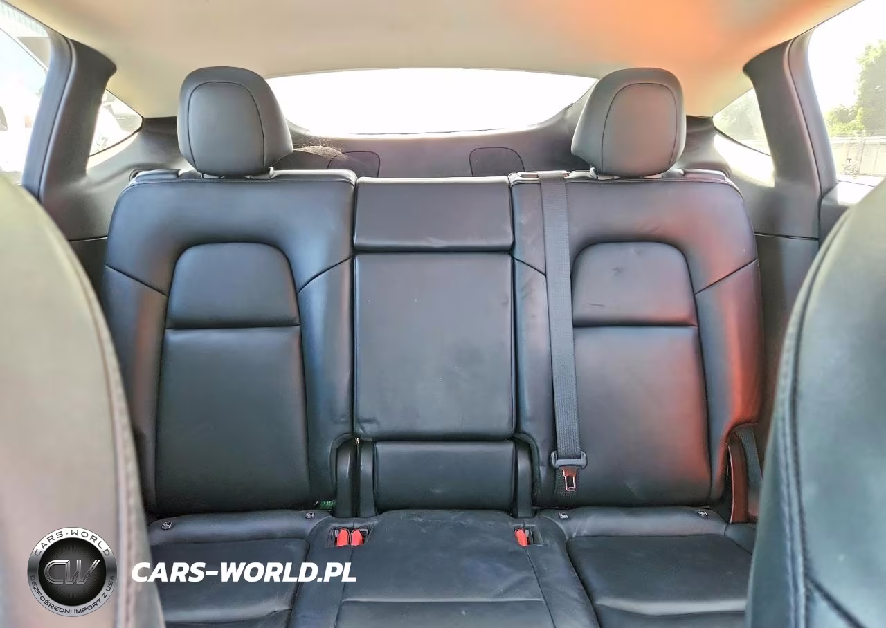 2021 Tesla Model Y VIN:5YJYGDED8MF124395 - 10