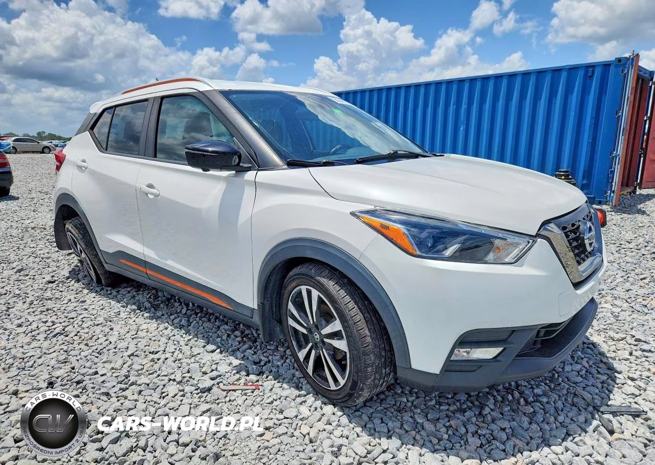 2018 Nissan Kicks Sr VIN:3N1CP5CU0JL541707 - 4